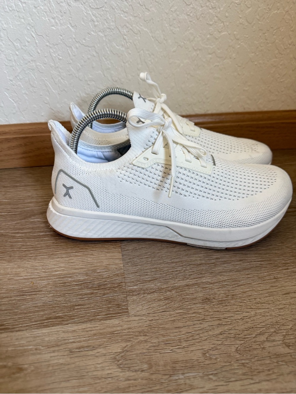 Flux Adapt Runner Women's Running Shoes White Size Women’s Size 9 Mens 7.5